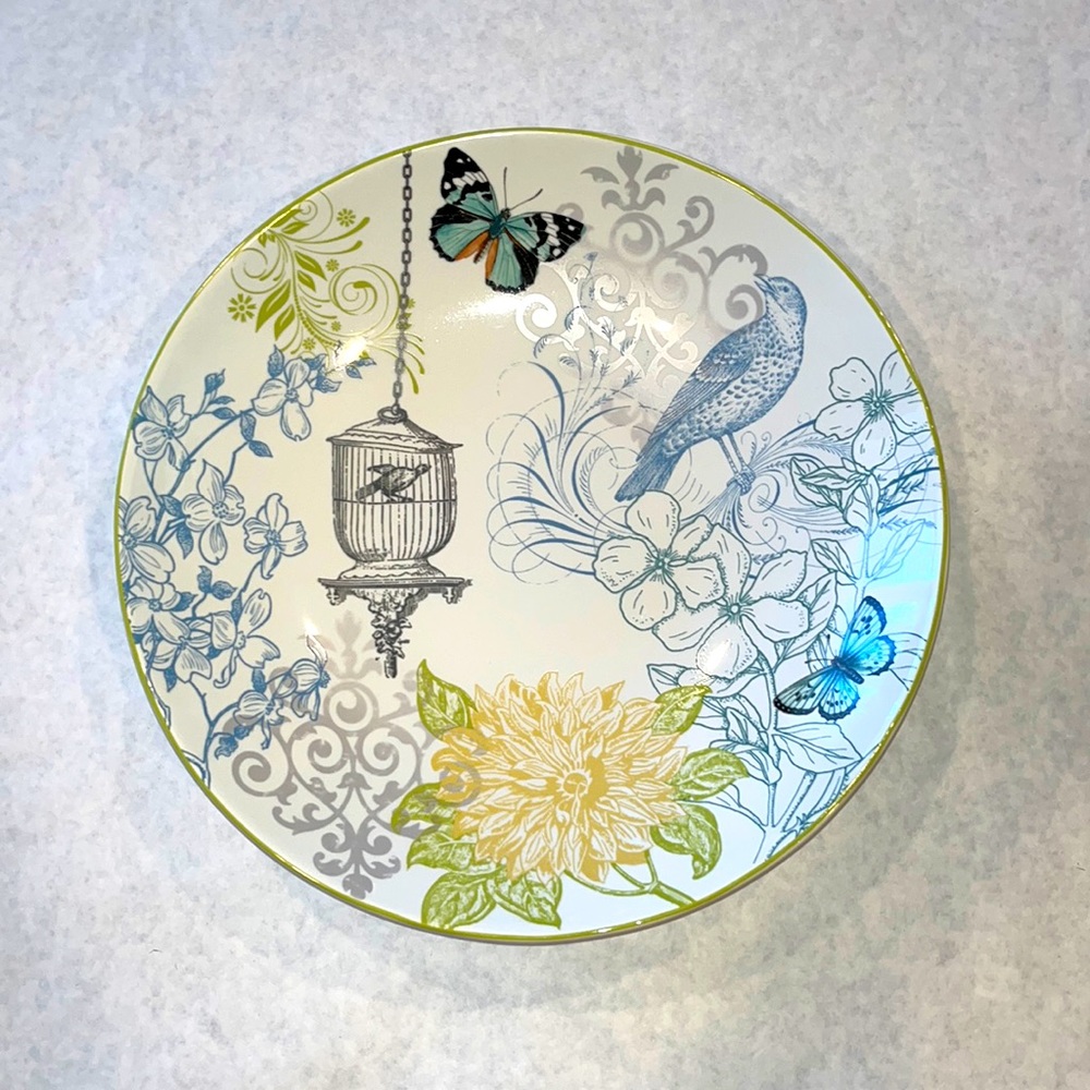 Large serving bowl